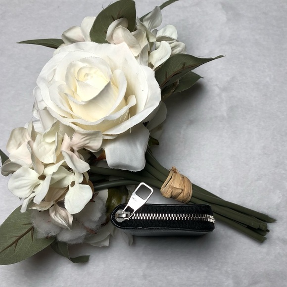 Louis Vuitton Taiga Leather Zippy Coin Purse/or Card Holder,Date Code#-MI3108 - Picture 15 of 16